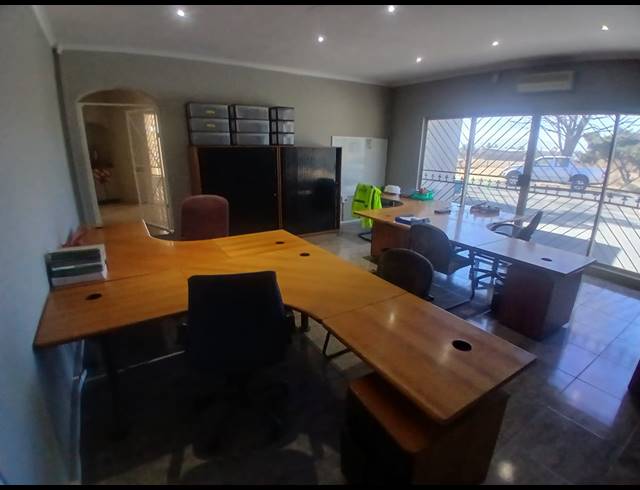 300M² BUSINESS FOR SALE IN PENDALE